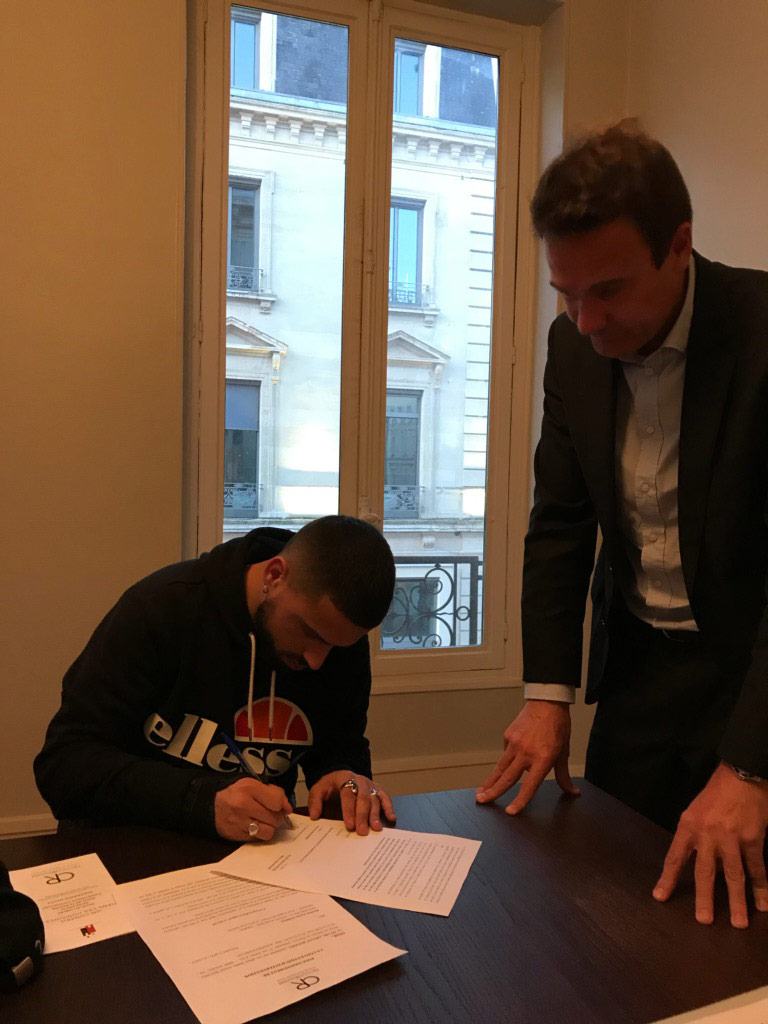 Signature de Jordan GOBRON, footballeur professionnel au club de QRM
(Quevilly Rouen Métropole)