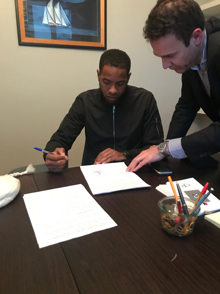 Signature du mandat de représentation avec le footballeur William SERY du club de QRM (Quevilly Rouen Métropole)